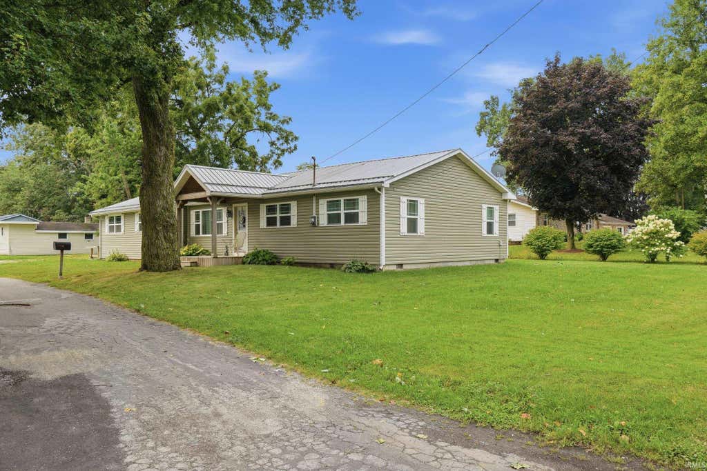 Photo of 302 Gateway Avenue, Churubusco, IN 46723 (MLS # 202632877)