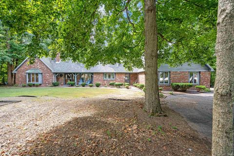 Photo of 509 Venetian Way, Kokomo, IN 46901 (MLS # 202535548)