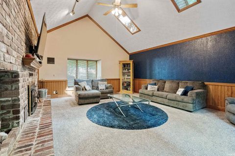 Tiny photo for 509 Venetian Way, Kokomo, IN 46901 (MLS # 202535548)