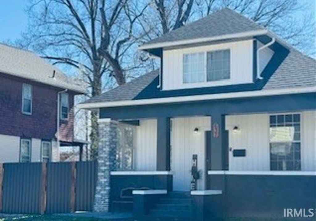 Photo of 637 Adams Avenue, Evansville, IN 47713 (MLS # 202614365)