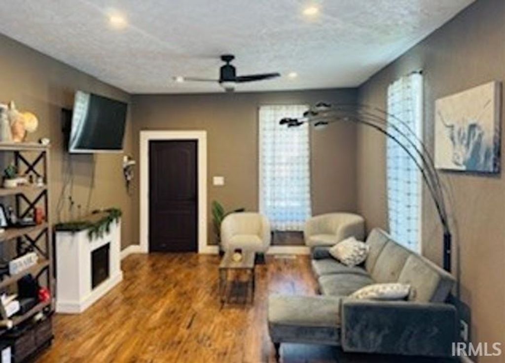 Photo of 637 Adams Avenue, Evansville, IN 47713 (MLS # 202614365)