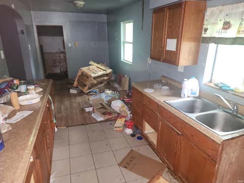 Tiny photo for 501 Northern Avenue, Logansport, IN 46947 (MLS # 202633705)