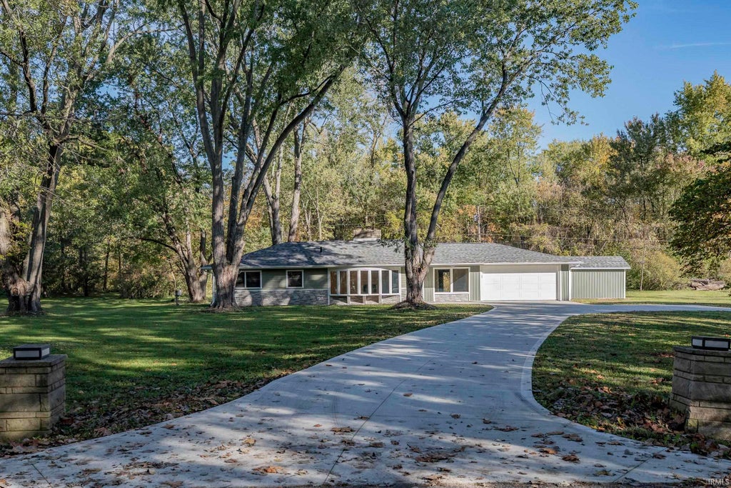 Photo of 4931 Ranch Road, Leo, IN 46765 (MLS # 202644629)