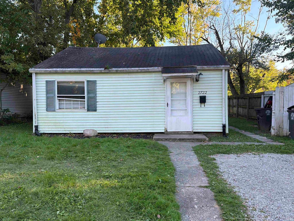 Photo of 2722 Manford Street, Fort Wayne, IN 46806 (MLS # 202641100)