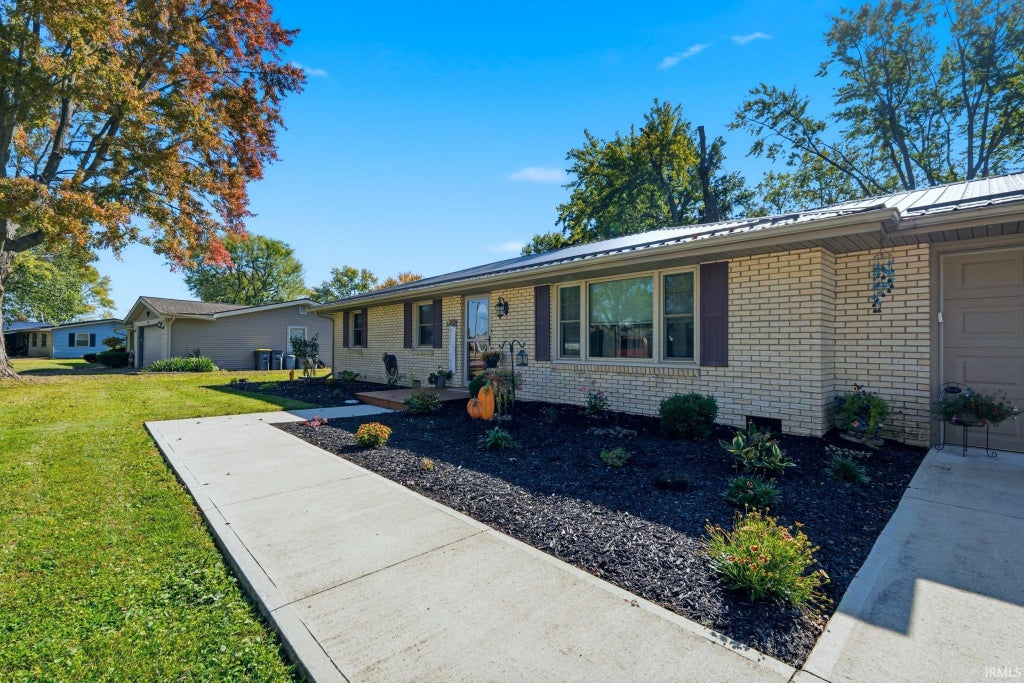 Photo of 946 Yorktown Road, Decatur, IN 46733 (MLS # 202644119)