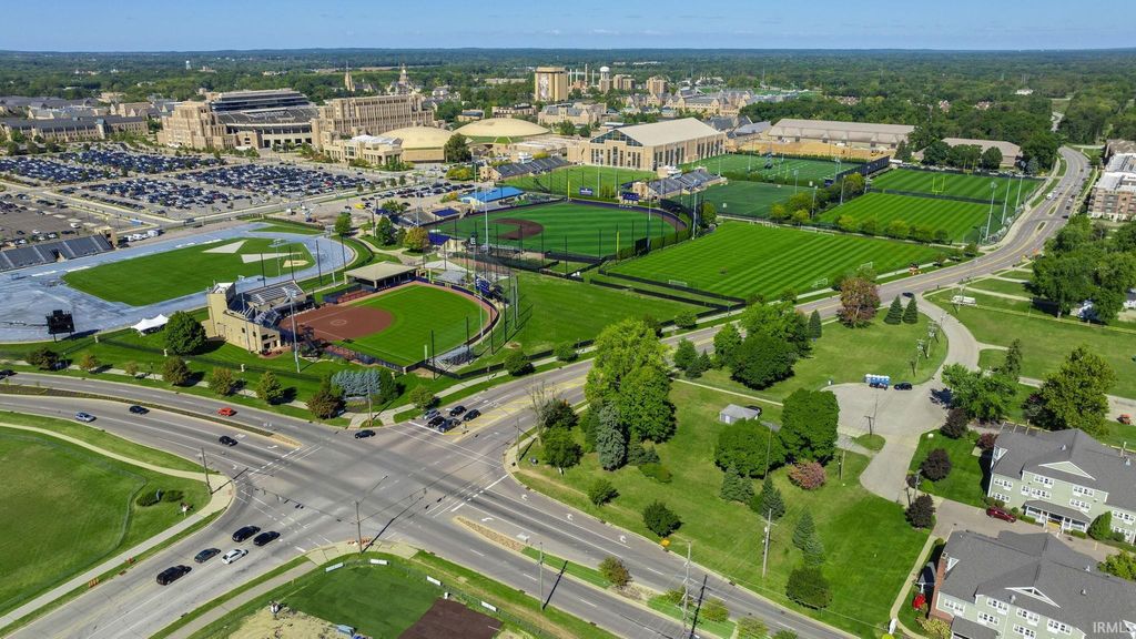 Photo of 1705 South Bend Unit 313 Avenue, South Bend, IN 46617 (MLS # 202605321)