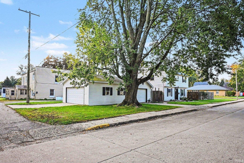 Photo of 701 N Elm Street, Nappanee, IN 46550 (MLS # 202641881)
