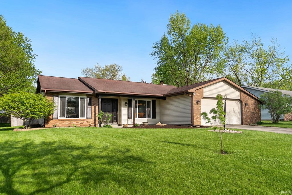 Photo of 3819 Summersworth Run, Fort Wayne, IN 46804 (MLS # 202615180)