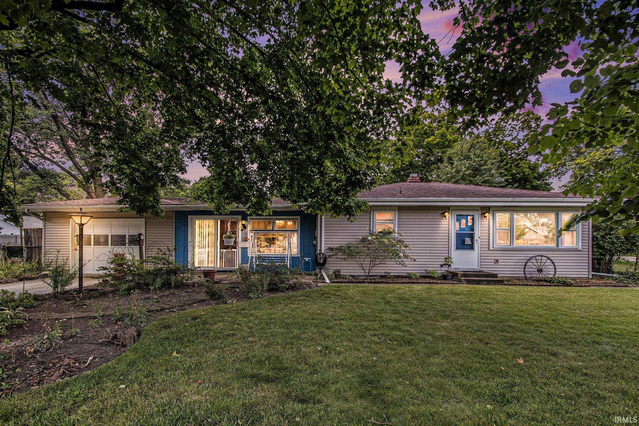 Elkhart, Indiana 46514, United States, 2 Bedrooms Bedrooms, ,1 BathroomBathrooms,Residential,Pending,204262