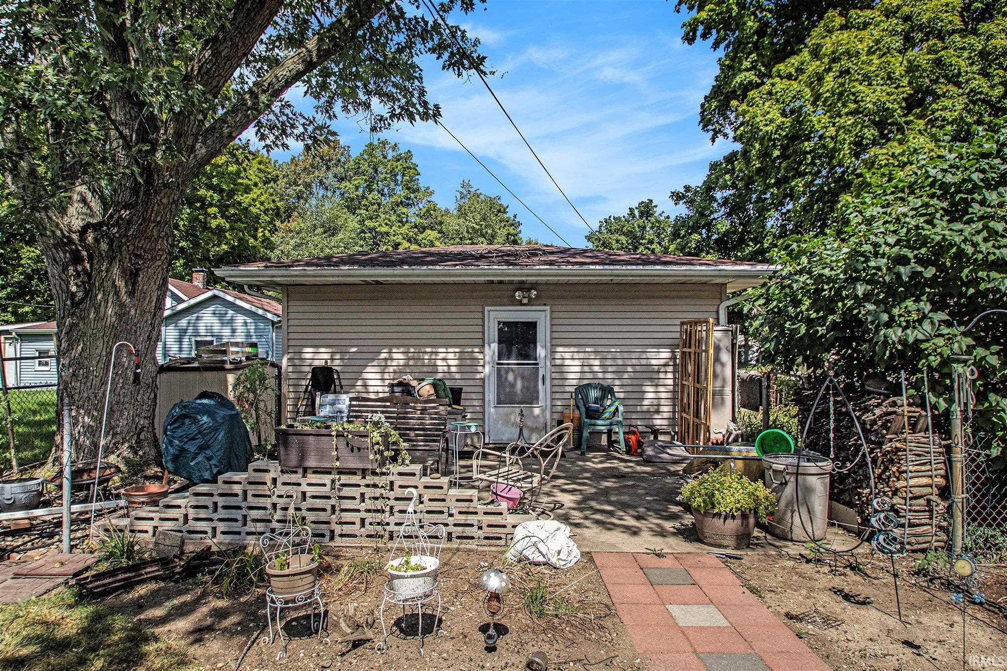 Elkhart, Indiana 46514, United States, 2 Bedrooms Bedrooms, ,1 BathroomBathrooms,Residential,Pending,204262