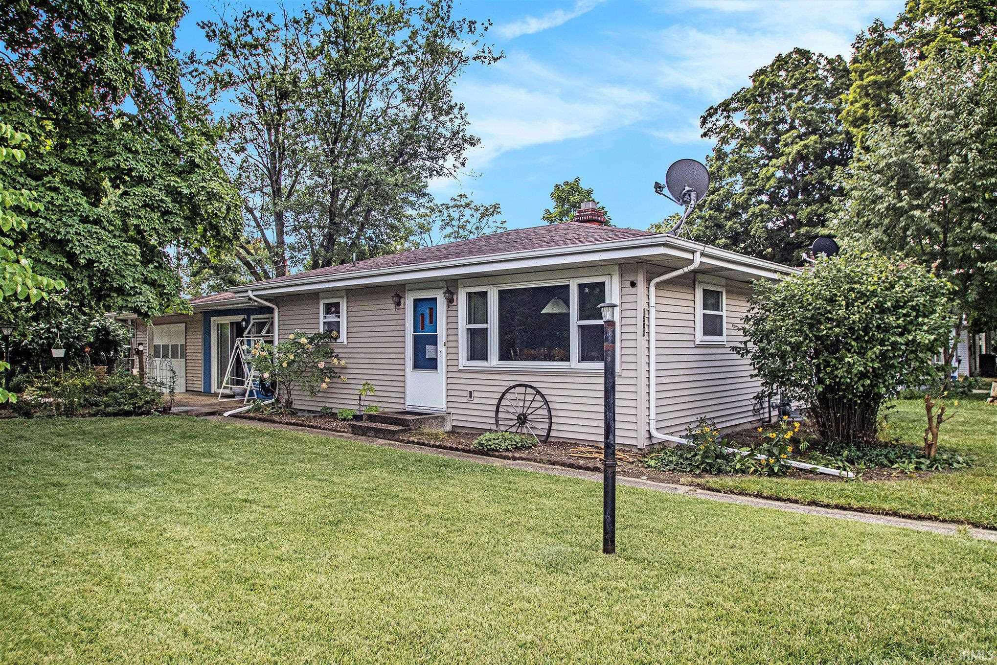 Elkhart, Indiana 46514, United States, 2 Bedrooms Bedrooms, ,1 BathroomBathrooms,Residential,Pending,204262