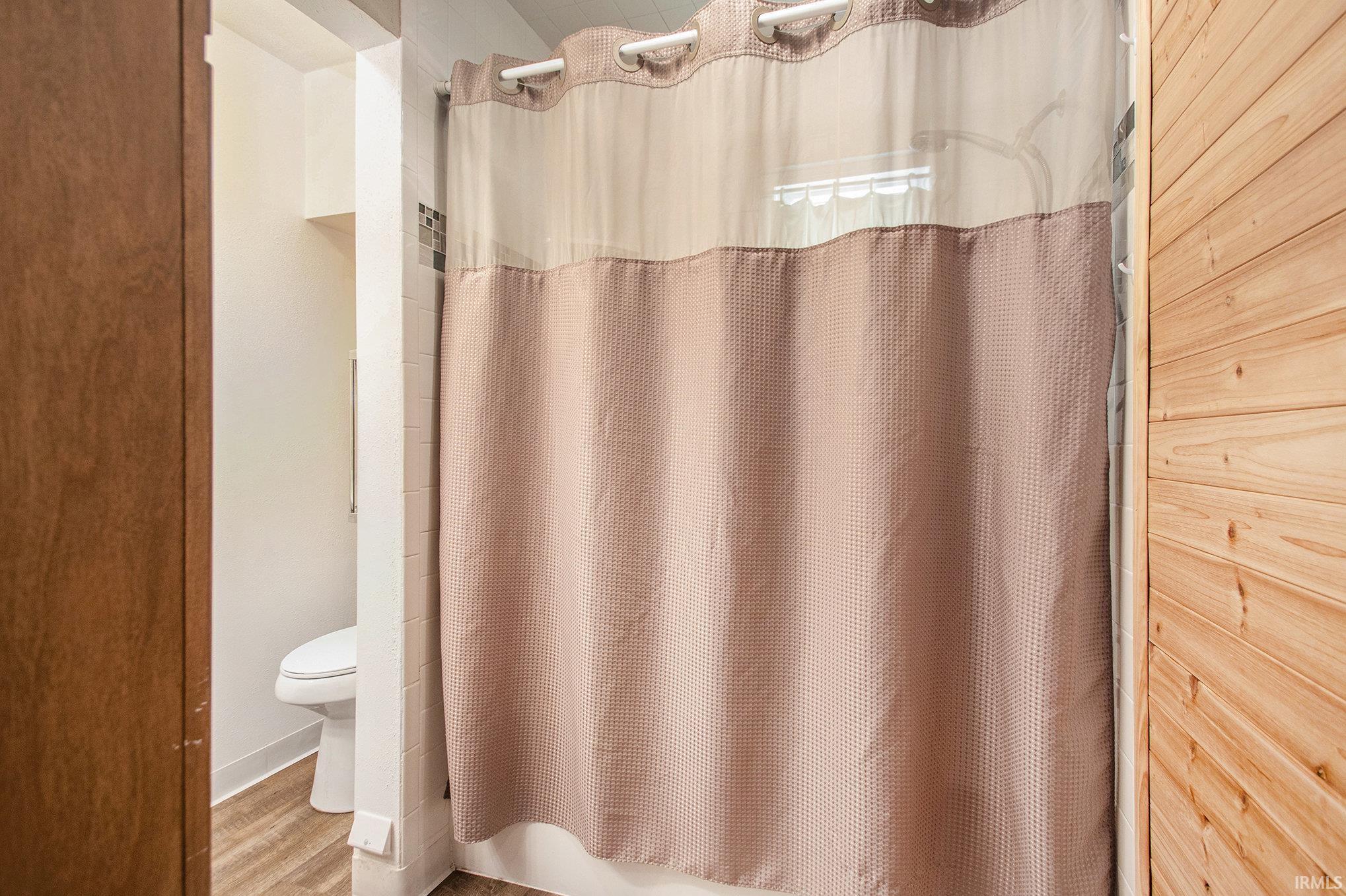 Elkhart, Indiana 46514, United States, 2 Bedrooms Bedrooms, ,1 BathroomBathrooms,Residential,Pending,204262