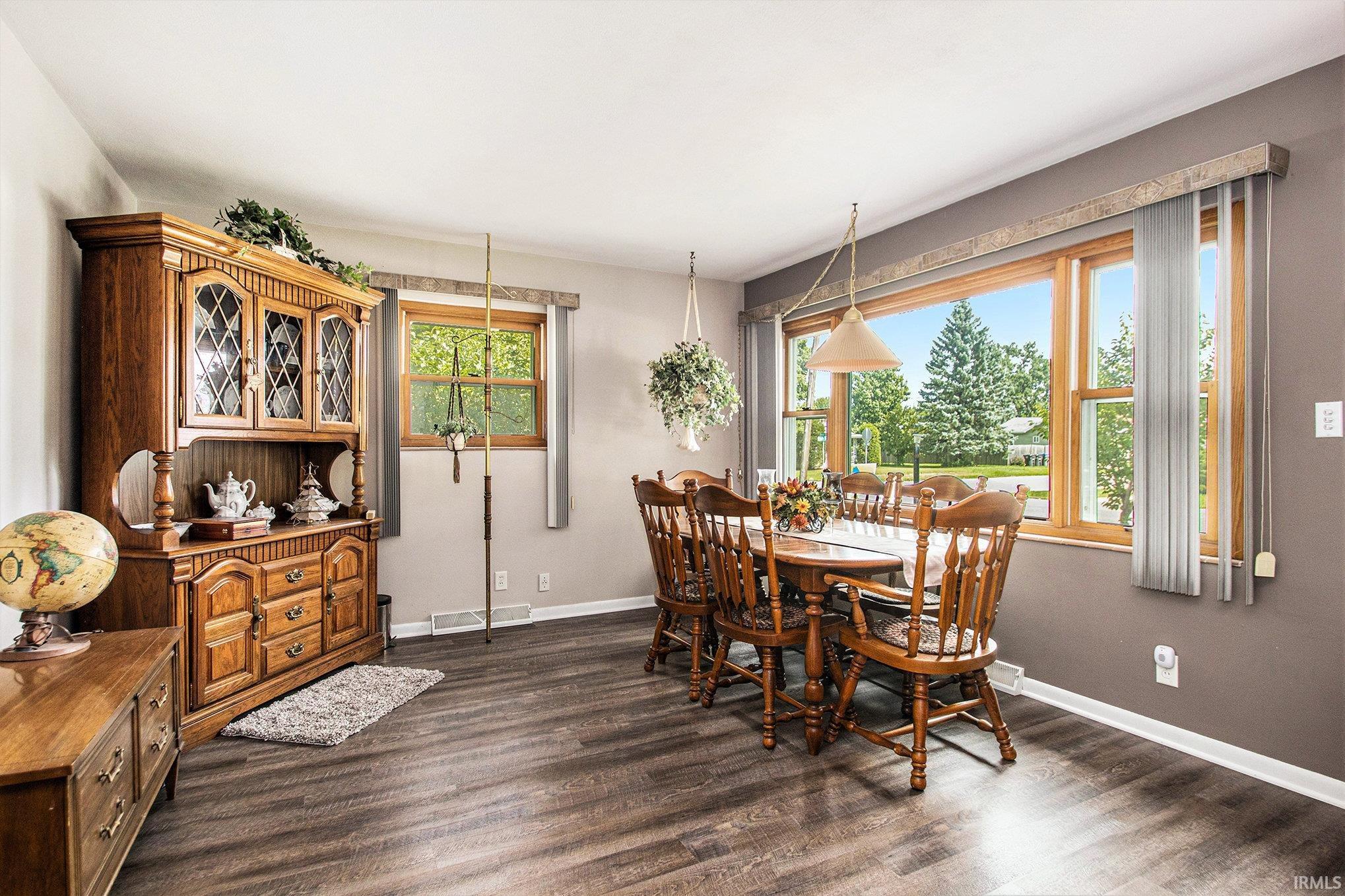 Elkhart, Indiana 46514, United States, 2 Bedrooms Bedrooms, ,1 BathroomBathrooms,Residential,Pending,204262