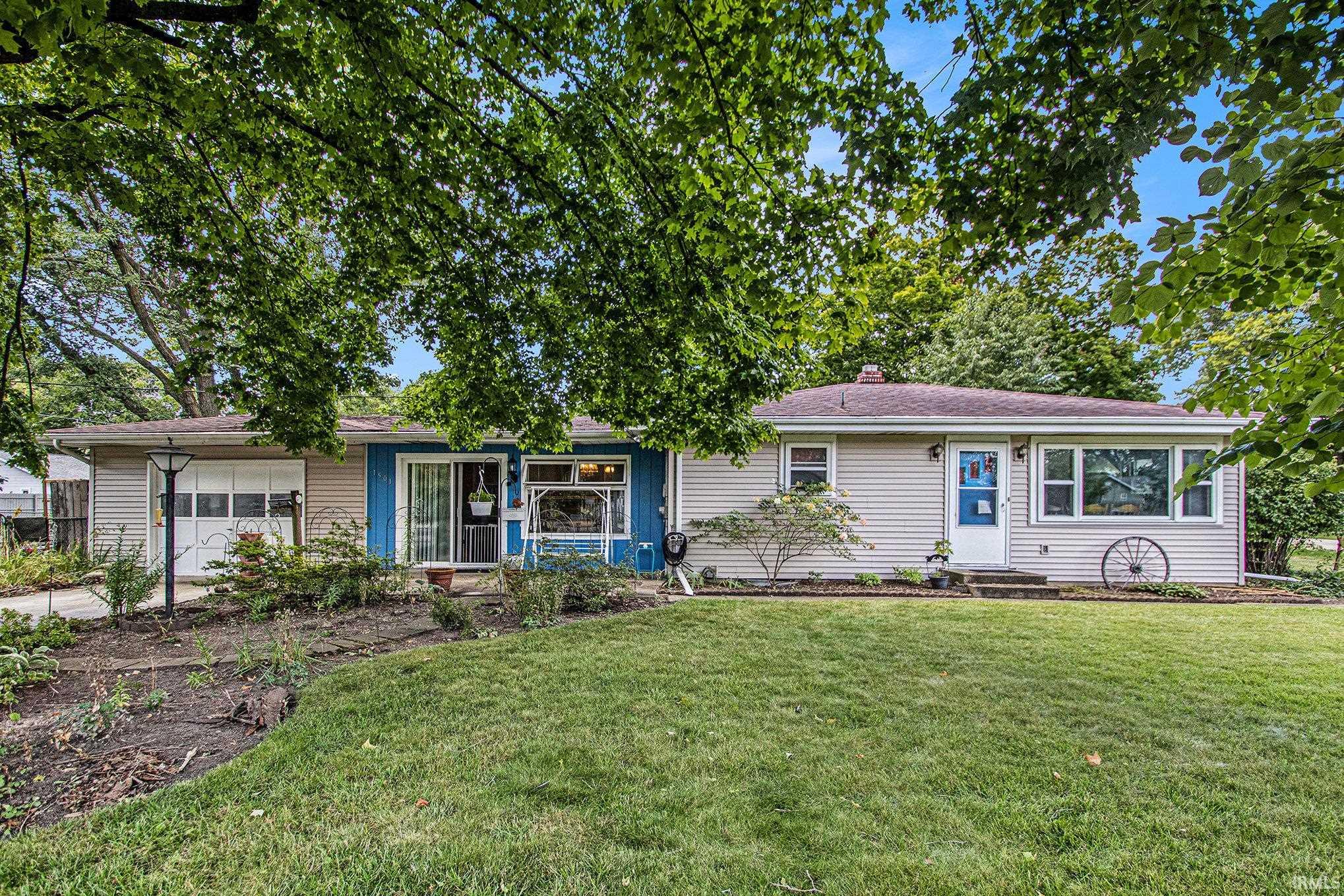 Elkhart, Indiana 46514, United States, 2 Bedrooms Bedrooms, ,1 BathroomBathrooms,Residential,Pending,204262