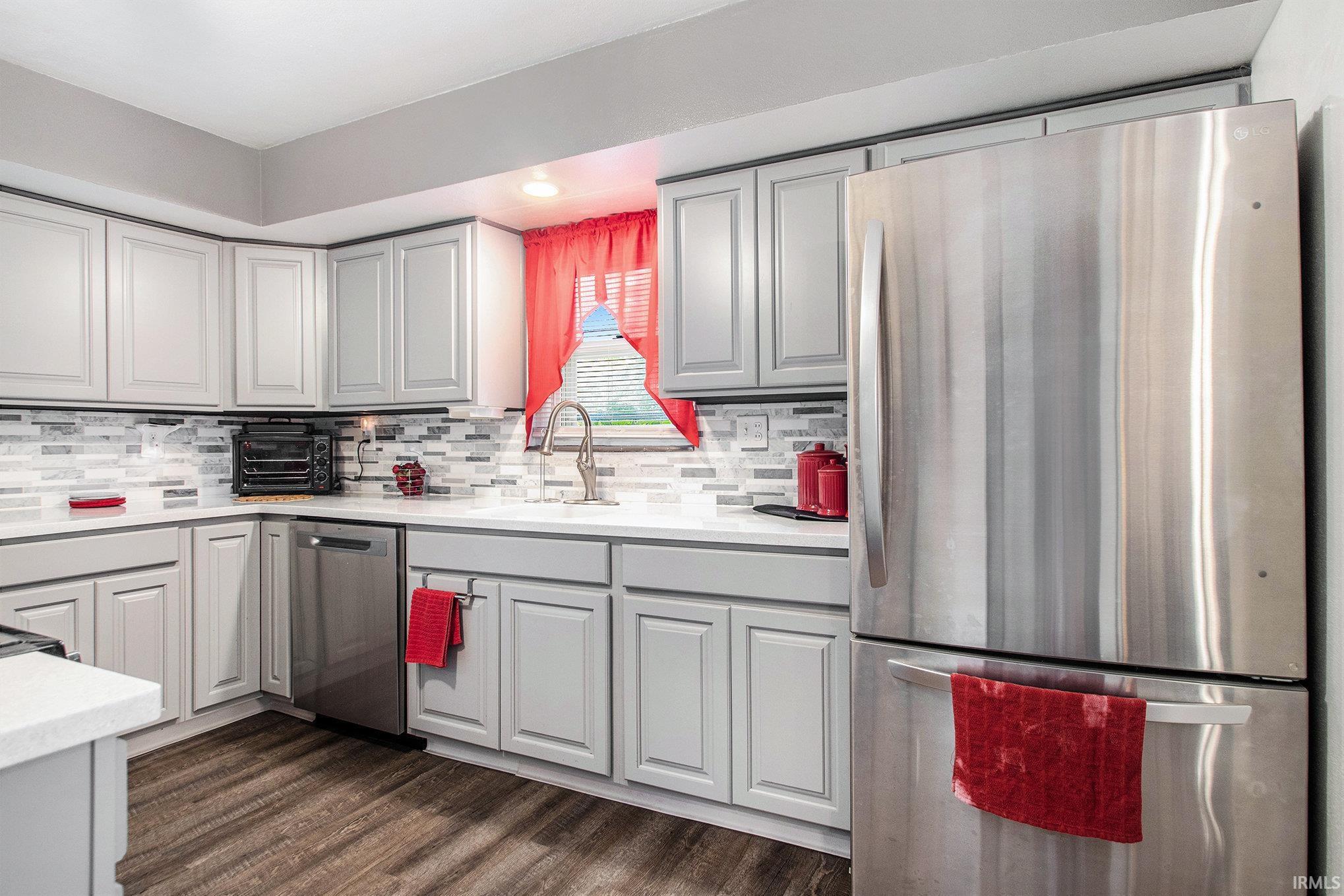 Elkhart, Indiana 46514, United States, 2 Bedrooms Bedrooms, ,1 BathroomBathrooms,Residential,Pending,204262