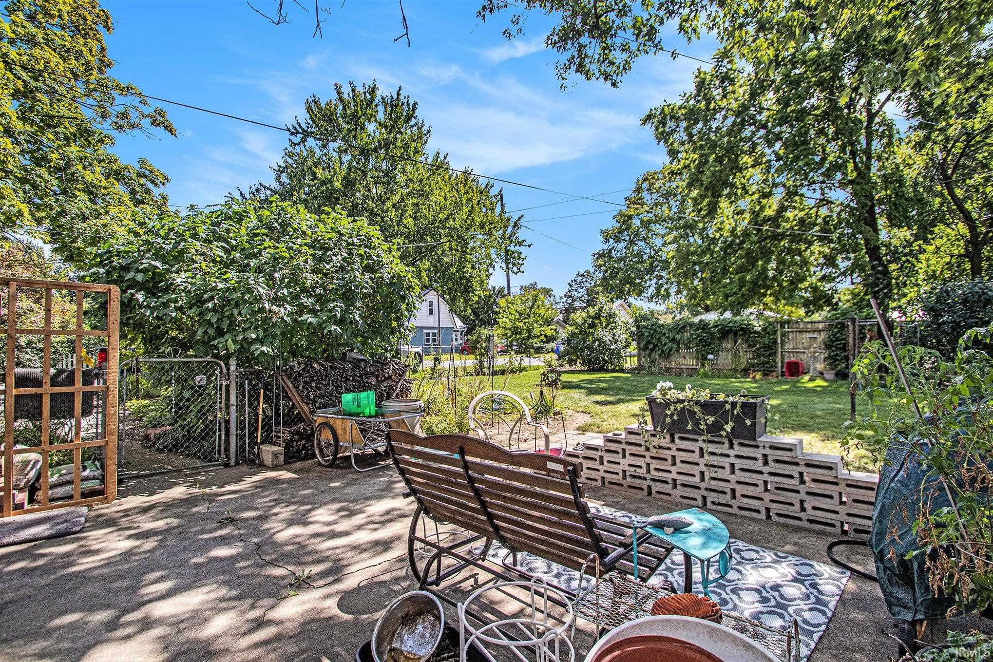 Elkhart, Indiana 46514, United States, 2 Bedrooms Bedrooms, ,1 BathroomBathrooms,Residential,Pending,204262