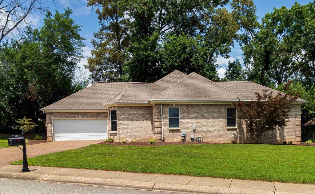 Photo of 2530 Beaumont Drive, Evansville, IN 47725 (MLS # 202629140)