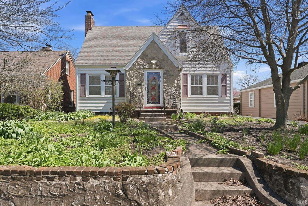Photo of 4533 E Lafayette Esplanade Avenue, Fort Wayne, IN 46806 (MLS # 202613073)