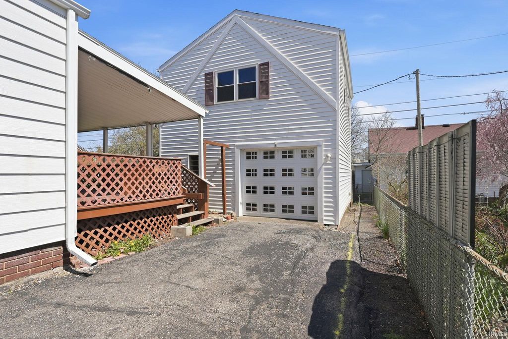 Photo of 4533 E Lafayette Esplanade Avenue, Fort Wayne, IN 46806 (MLS # 202613073)