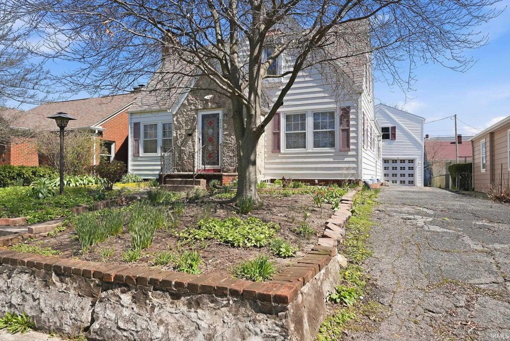 Photo of 4533 E Lafayette Esplanade Avenue, Fort Wayne, IN 46806 (MLS # 202613073)