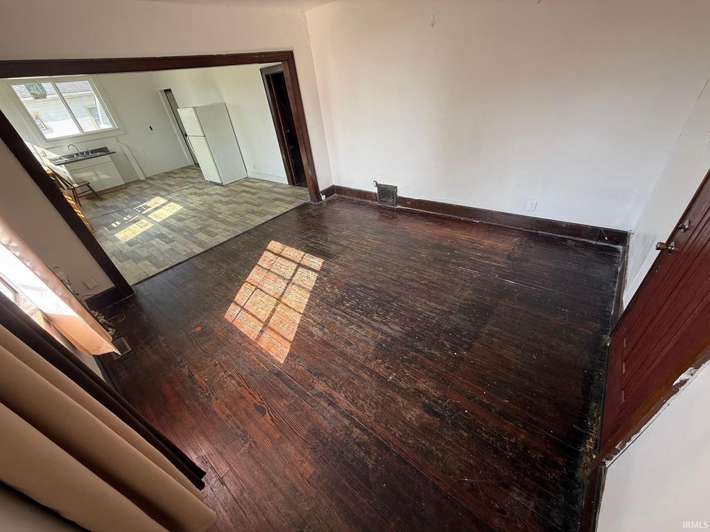 Photo of 1019 S Bedford Avenue, Evansville, IN 47714 (MLS # 202608560)