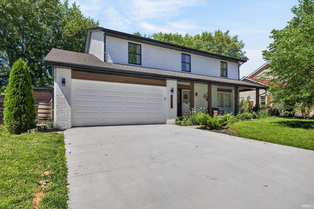 Photo of 4307 E cricket Knoll, Bloomington, IN 47401 (MLS # 202623288)