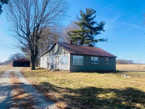 Photo of 6734 N 600 W Road, Rochester, IN 46975 (MLS # 202607409)