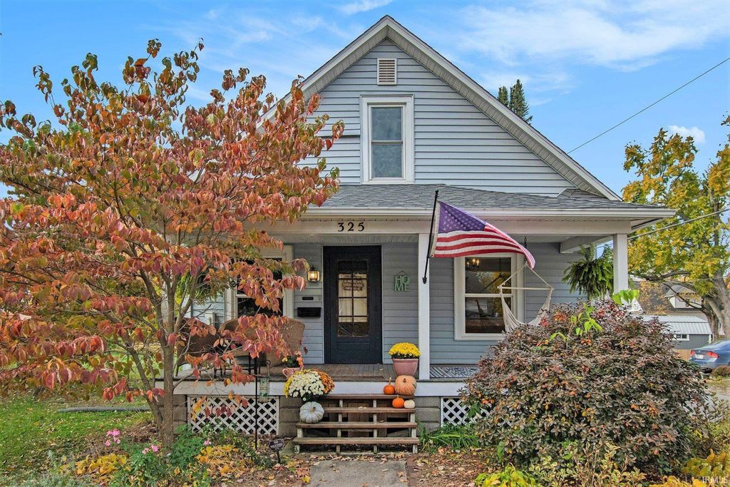 Photo of 325 Dewey Avenue, Goshen, IN 46526 (MLS # 202545617)