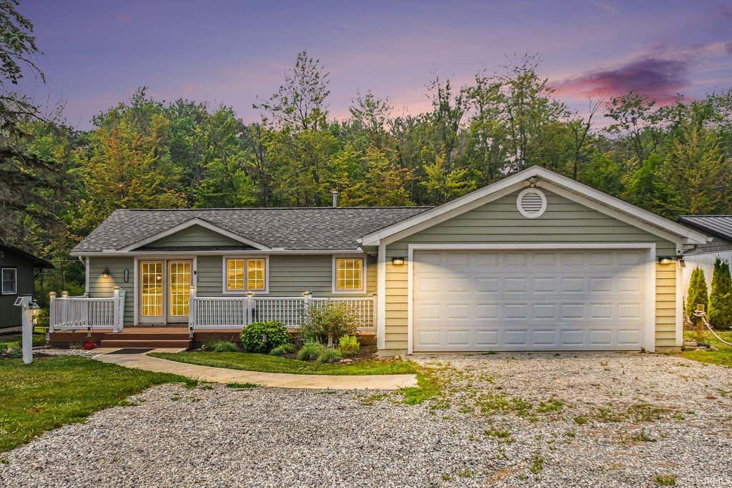 Photo of 11397 N East Wawasee Drive, Syracuse, IN 46567 (MLS # 202630620)