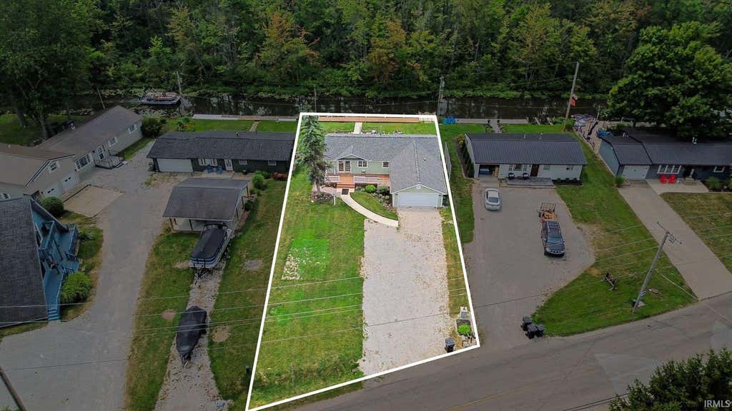 Photo of 11397 N East Wawasee Drive, Syracuse, IN 46567 (MLS # 202630620)