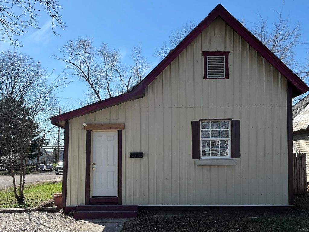 Photo of 402 W Jefferson Avenue, Vincennes, IN 47591 (MLS # 202608493)