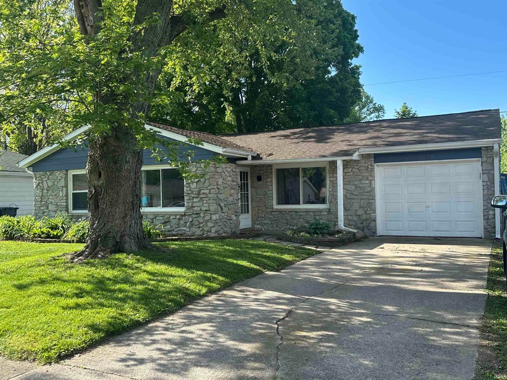 Photo of 8215 W Fairview Drive, Yorktown, IN 47396 (MLS # 202617275)