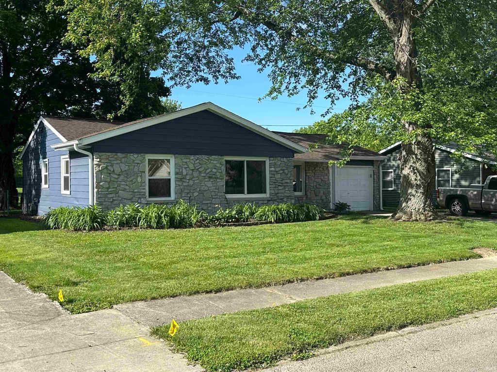 Photo of 8215 W Fairview Drive, Yorktown, IN 47396 (MLS # 202617275)