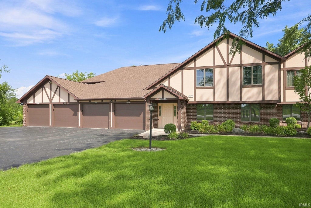 Photo of 231 W Madison Street #4, Bluffton, IN 46714 (MLS # 202634633)