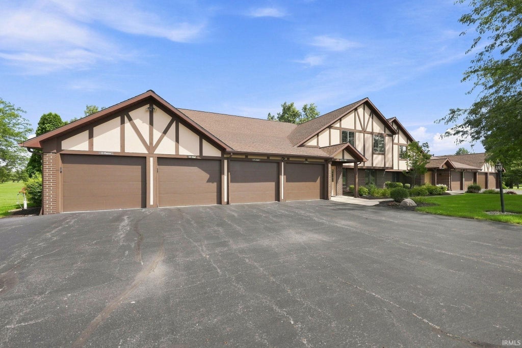 Photo of 231 W Madison Street #4, Bluffton, IN 46714 (MLS # 202634633)