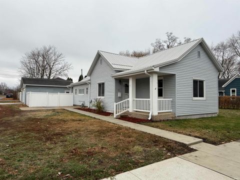 Photo of 251 W 10th Street, Peru, IN 46970 (MLS # 202547648)