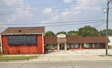 Photo of 1220 W Bristol Street, Elkhart, IN 46514 (MLS # 202540816)