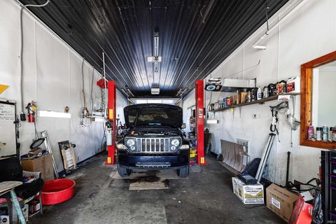 Tiny photo for 1518 S DIXON Road, Kokomo, IN 46902 (MLS # 202511815)