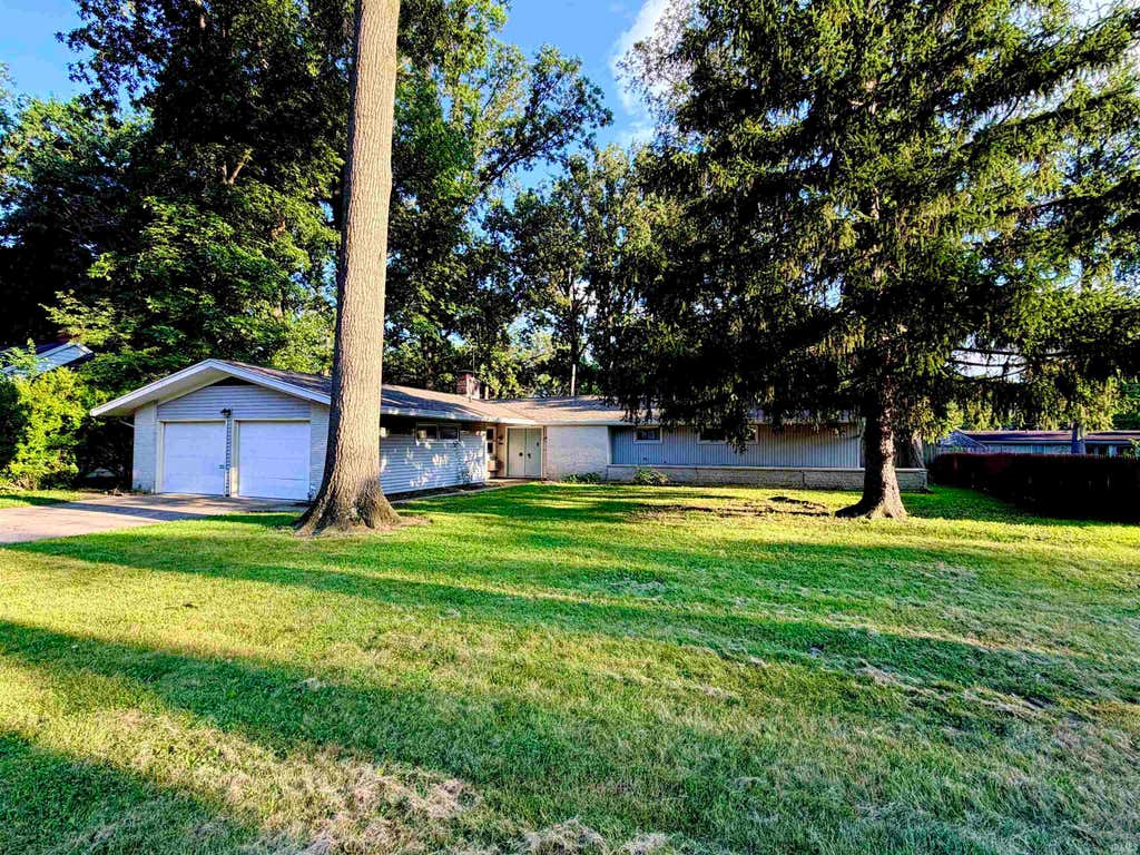 Photo of 4210 Victoria Drive, Fort Wayne, IN 46815 (MLS # 202634609)