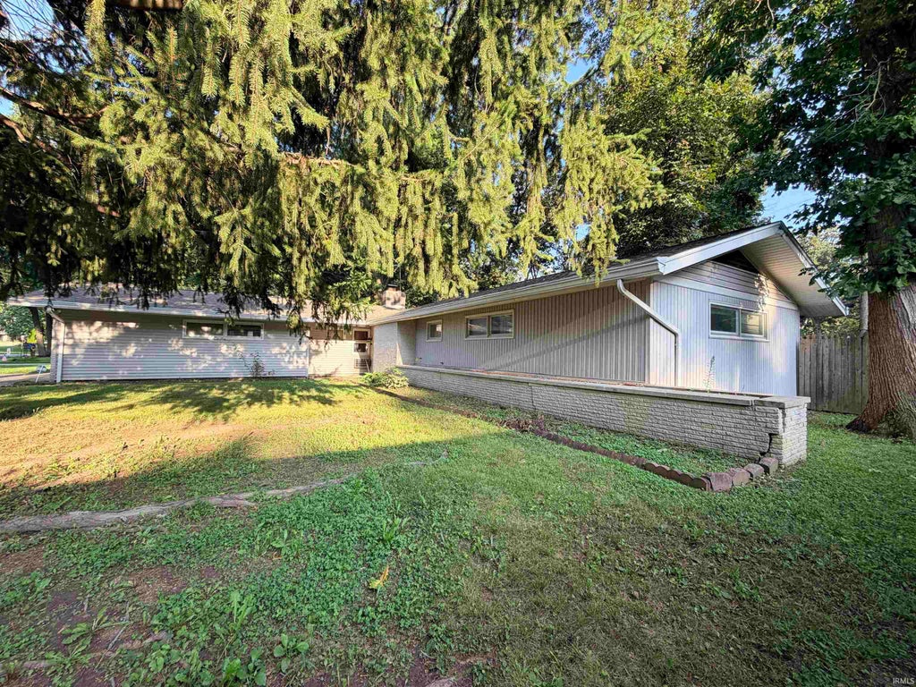 Photo of 4210 Victoria Drive, Fort Wayne, IN 46815 (MLS # 202634609)