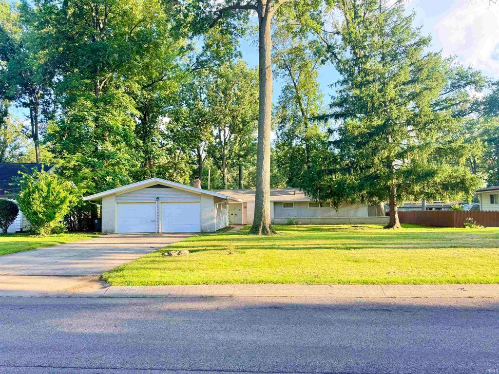Photo of 4210 Victoria Drive, Fort Wayne, IN 46815 (MLS # 202634609)