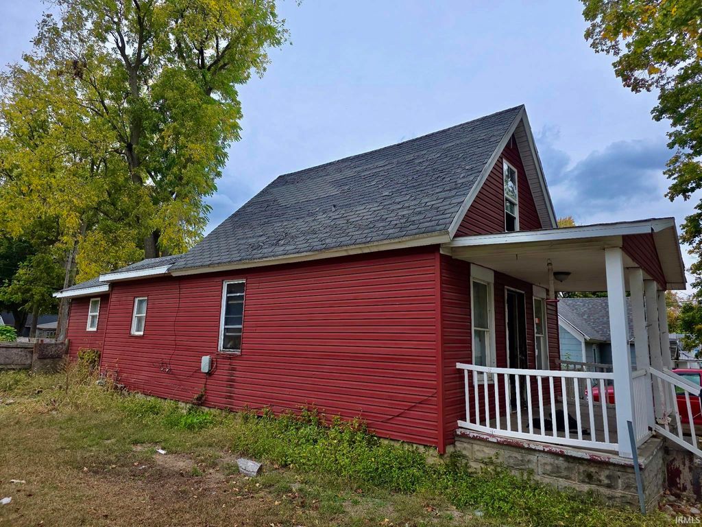 Photo of 1208 Elm Street, Rochester, IN 46975 (MLS # 202547455)