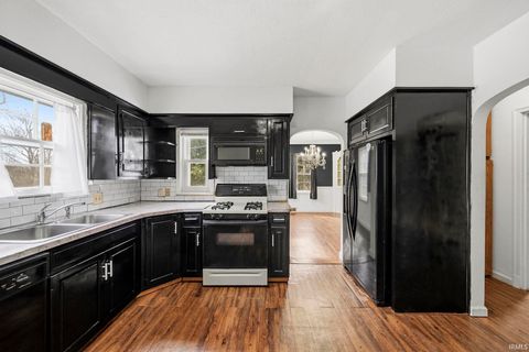 Tiny photo for 207 E Boulevard Blvd, Kokomo, IN 46902 (MLS # 202608930)