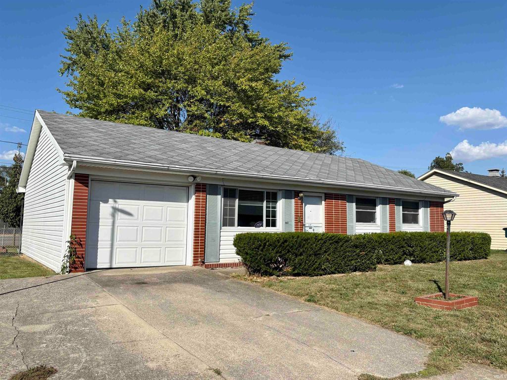 Photo of 2704 W Brookfield Drive, Muncie, IN 47302 (MLS # 202540217)