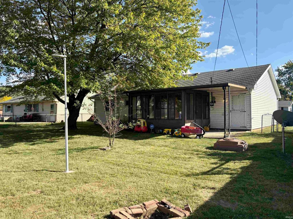 Photo of 2704 W Brookfield Drive, Muncie, IN 47302 (MLS # 202540217)