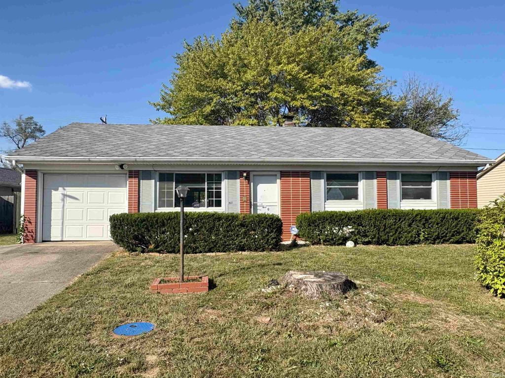 Photo of 2704 W Brookfield Drive, Muncie, IN 47302 (MLS # 202540217)