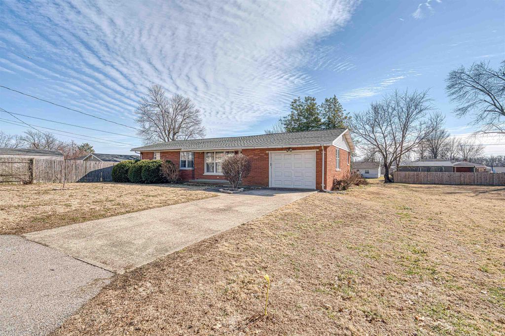 Photo of 312 W SHERMAN Street, Mount Vernon, IN 47620 (MLS # 202604509)