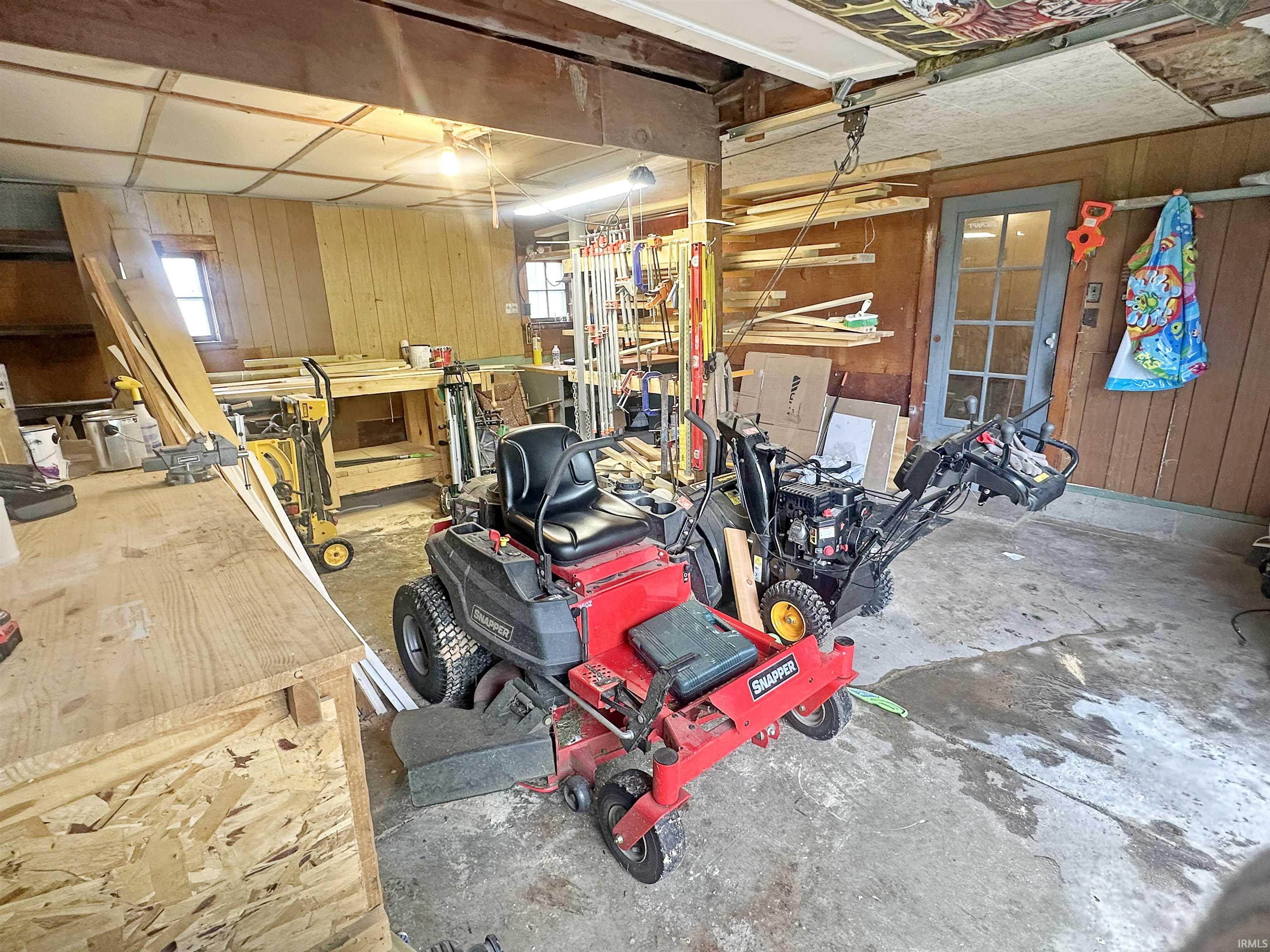 Elwood, Indiana 46036, United States, 2 Bedrooms Bedrooms, ,1 BathroomBathrooms,Residential,Pending,135618