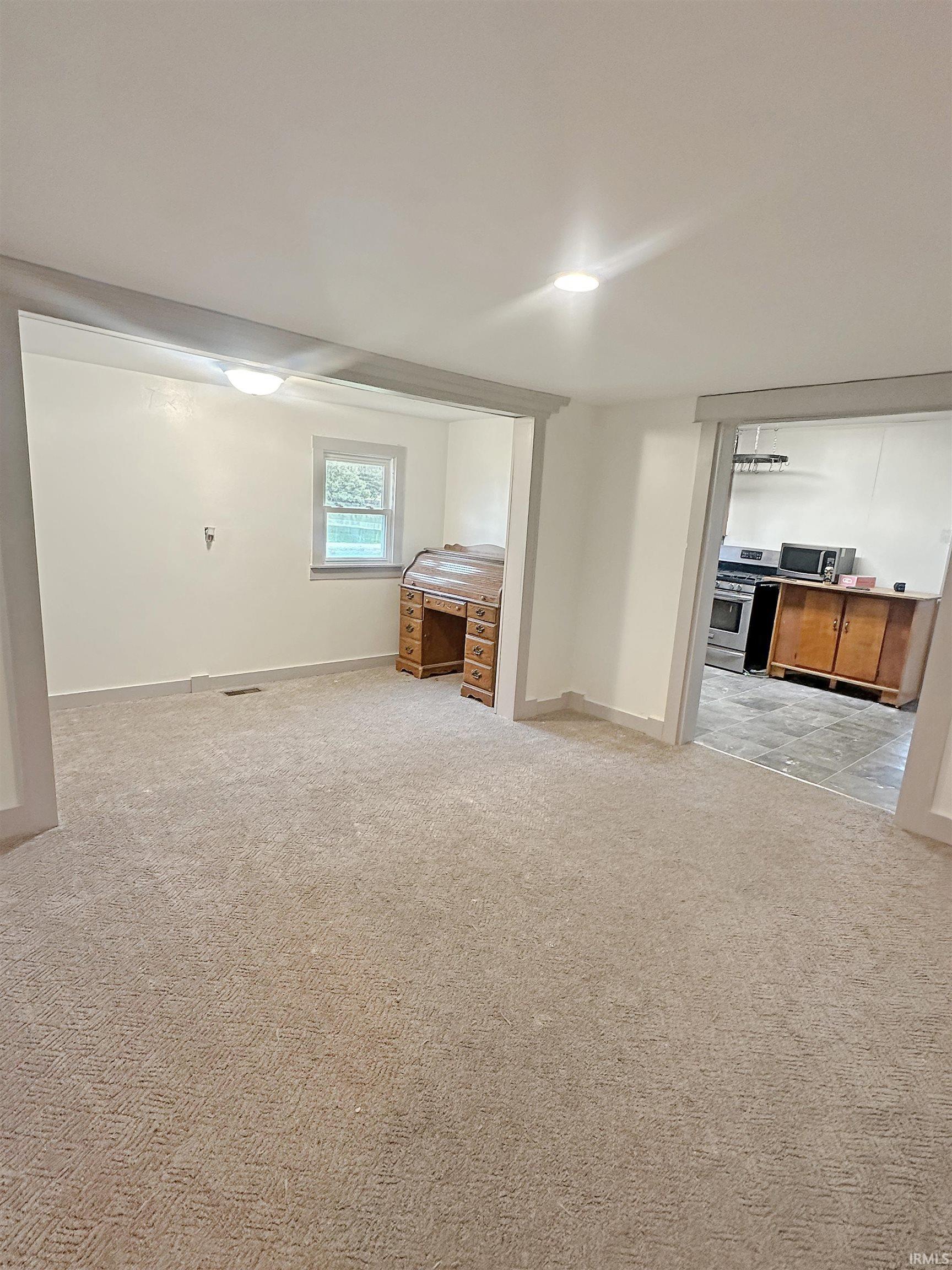 Elwood, Indiana 46036, United States, 2 Bedrooms Bedrooms, ,1 BathroomBathrooms,Residential,Pending,135618