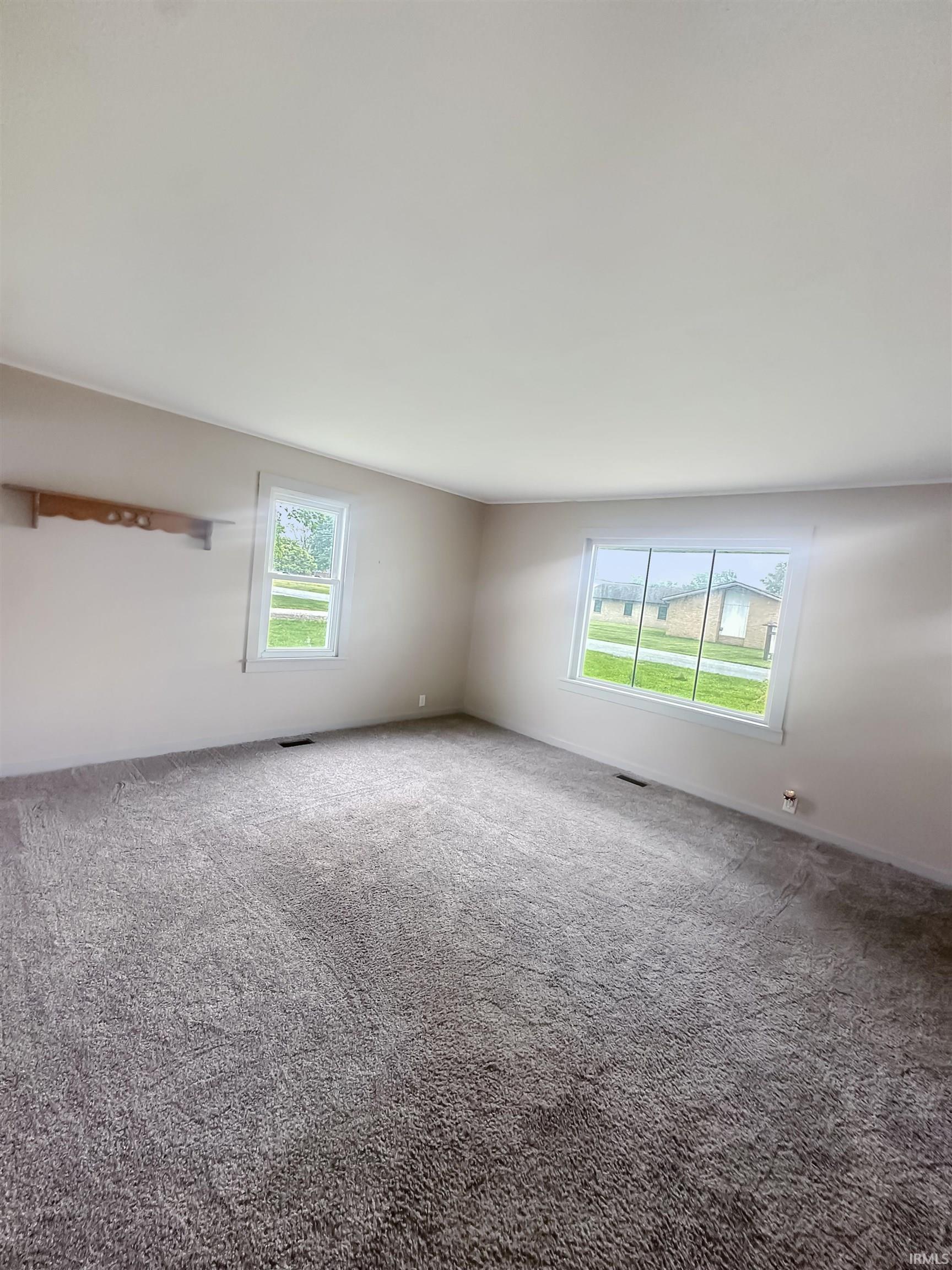 Elwood, Indiana 46036, United States, 2 Bedrooms Bedrooms, ,1 BathroomBathrooms,Residential,Pending,135618